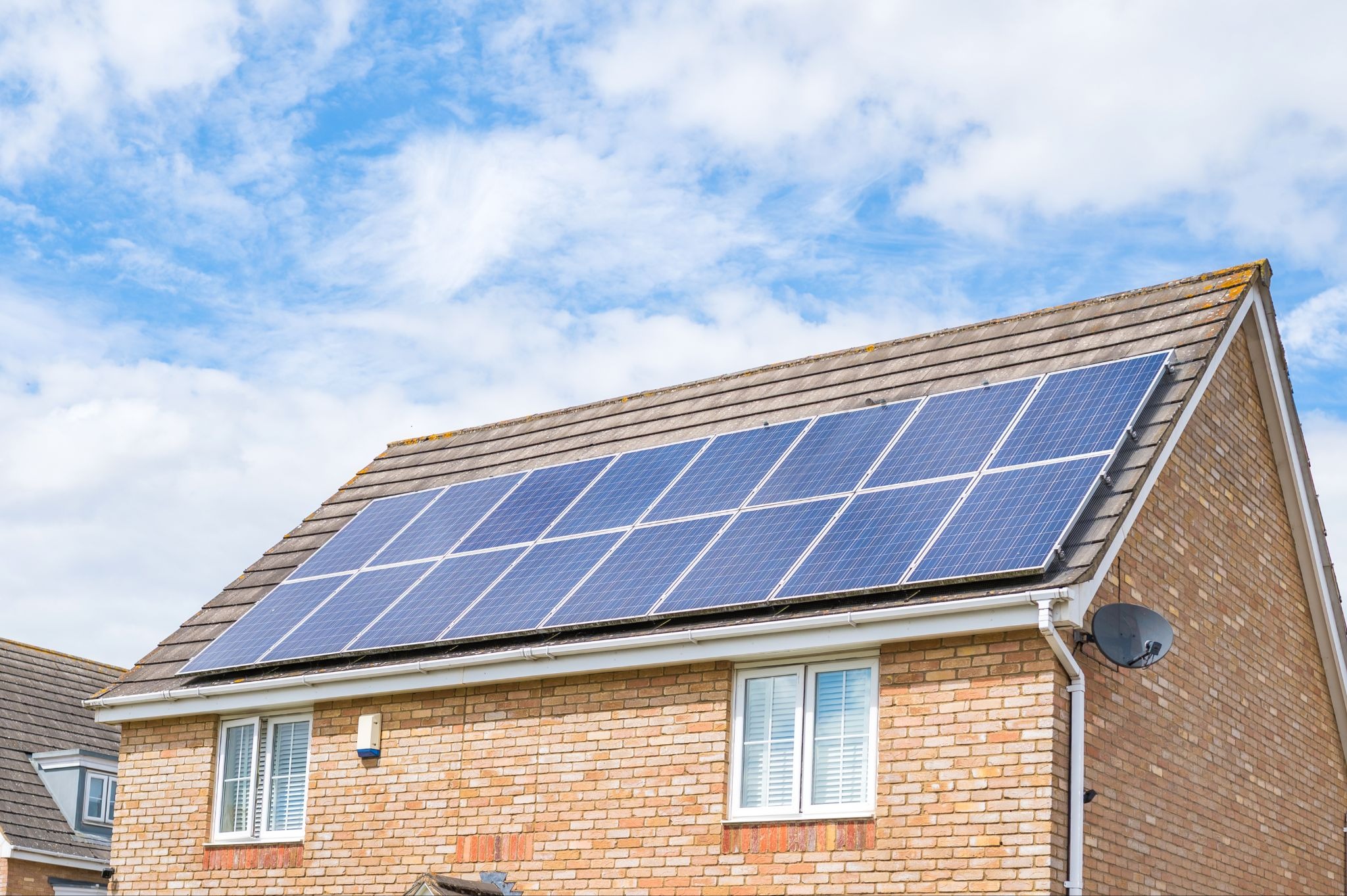 太陽光発電のエネルギー変換効率はなぜ低い？20%止まりの理由と効率を